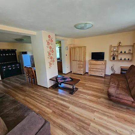 U Kuby ホームステイ コシチェリスコ